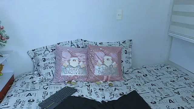 Snapshot of Lorenne_Miller chatting on 12.17.24 Lorenne Miller online show from 12.17.24