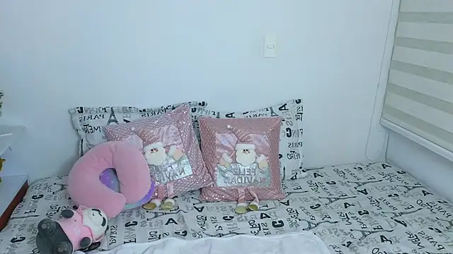 Snapshot of Lorenne_Miller chatting on 12.18.24 Lorenne Miller online show from 12.18.24