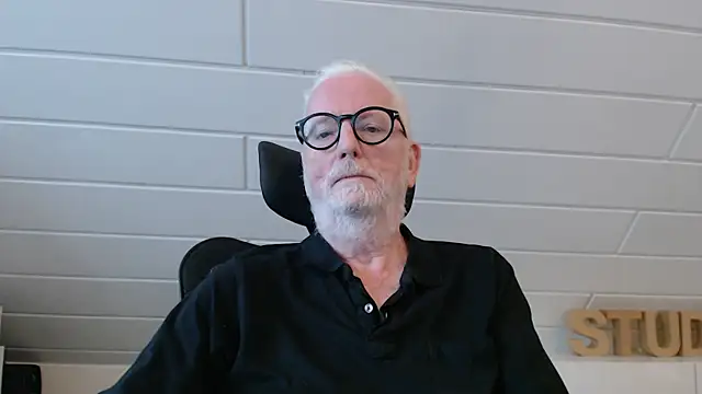 Snapshot of Greyhound70 chatting on 09.16.25 Greyhound70 online show from 09.16.25