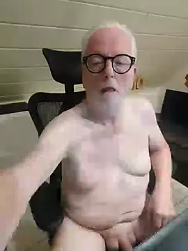 Snapshot of Greyhound70 chatting on 10.01.25 Greyhound70 online show from 10.01.25