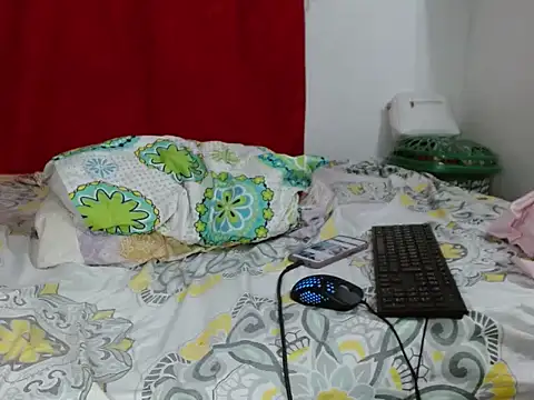 Snapshot of Mily_pao1 chatting on 11.16.25 Mily pao1 online show from 11.16.25