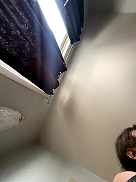 Snapshot of kikiwonderbar chatting on 12.04.25 kikiwonderbar online show from 12.04.25