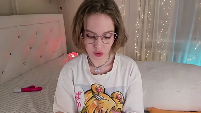 Natural pussy online show from 02.20.25