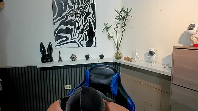 Snapshot of Daemon21 chatting on 11.13.25 Daemon21 online show from 11.13.25