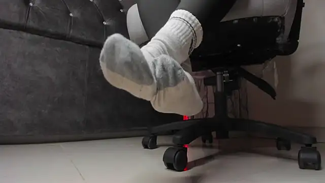 larissa01  online show from 02.08.25