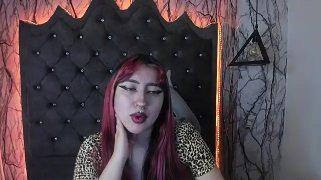 larissa01  online show from 02.17.25