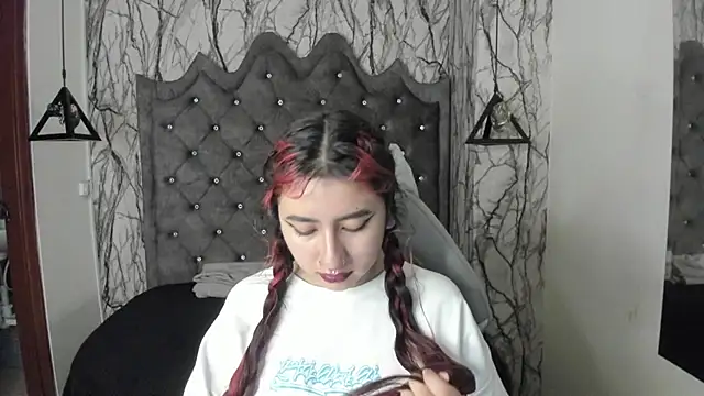 larissa01  online show from 03.01.25