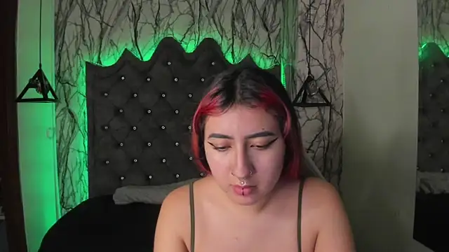 larissa01  online show from 03.03.25