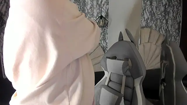 larissa01  online show from 03.17.25