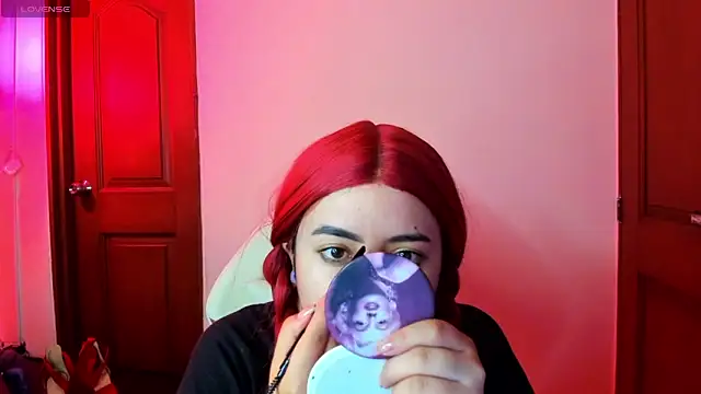 larissa01  online show from 03.21.25