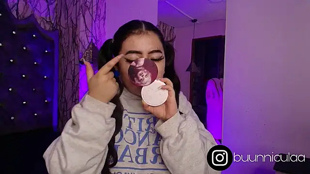 larissa01  online show from 09.19.25