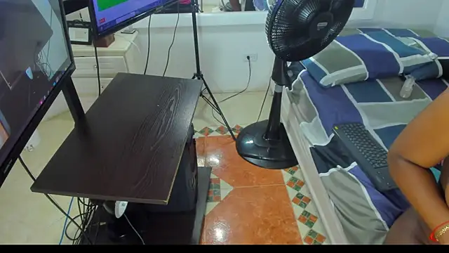 Evelonga 707 online show from 01.11.25