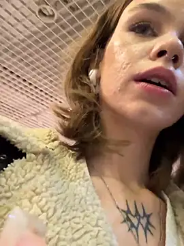 Snapshot of Street_young chatting on 12.11.24 Street young online show from 12.11.24