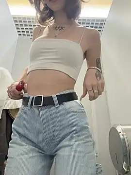 Snapshot of Street_young chatting on 12.13.24 Street young online show from 12.13.24