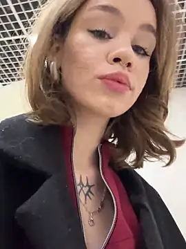 Snapshot of Street_young chatting on 12.15.24 Street young online show from 12.15.24