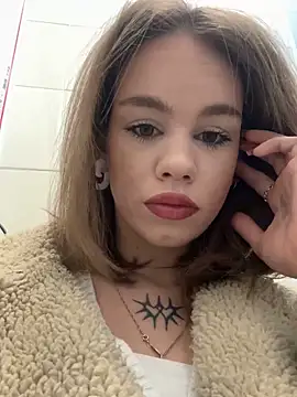 Snapshot of Street_young chatting on 12.29.24 Street young online show from 12.29.24