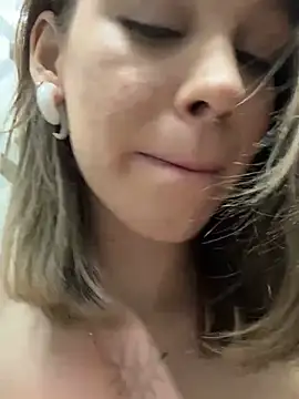 Snapshot of Street_young chatting on 02.08.25 Street young online show from 02.08.25