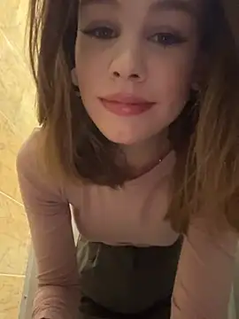 Snapshot of Street_young chatting on 02.12.25 Street young online show from 02.12.25