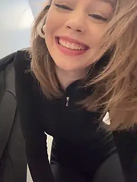 Snapshot of Street_young chatting on 02.15.25 Street young online show from 02.15.25