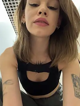 Snapshot of Street_young chatting on 03.07.25 Street young online show from 03.07.25