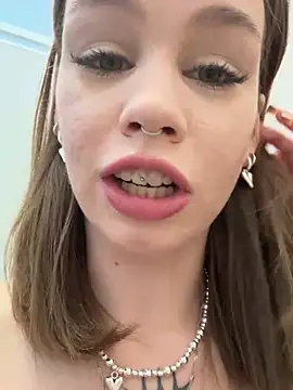 Snapshot of Street_young chatting on 03.13.25 Street young online show from 03.13.25