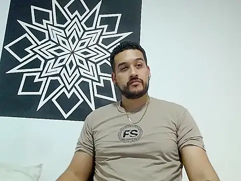 Snapshot of _CHRIS-DENNIS_ chatting on 04.05.26 CHRIS-DENNIS online show from 04.05.26