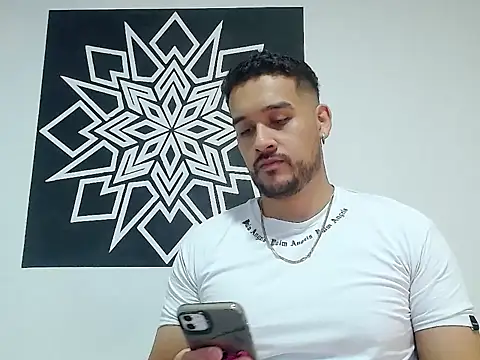 Snapshot of _CHRIS-DENNIS_ chatting on 04.10.26 CHRIS-DENNIS online show from 04.10.26