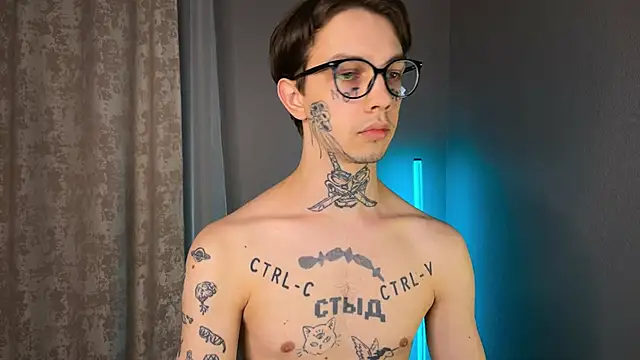 Snapshot of anahori__simon chatting on 01.18.25 anahori simon online show from 01.18.25