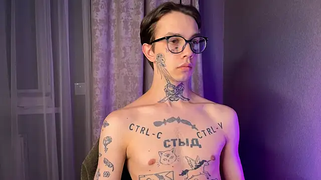 Snapshot of anahori__simon chatting on 02.04.25 anahori simon online show from 02.04.25