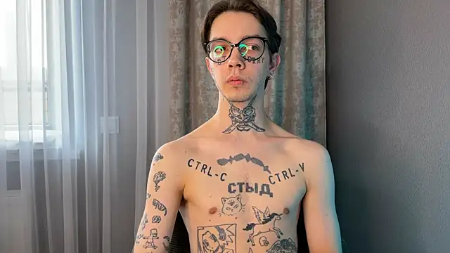 Snapshot of anahori__simon chatting on 02.08.25 anahori simon online show from 02.08.25