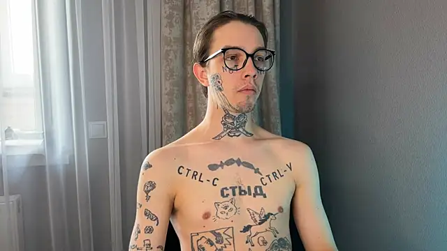 Snapshot of anahori__simon chatting on 02.11.25 anahori simon online show from 02.11.25