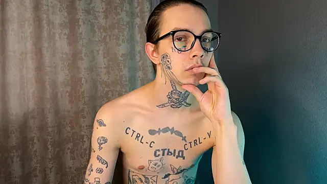 Snapshot of anahori__simon chatting on 02.15.25 anahori simon online show from 02.15.25