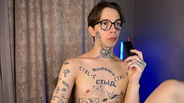 Snapshot of anahori__simon chatting on 02.16.25 anahori simon online show from 02.16.25