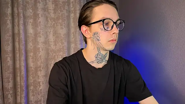 Snapshot of anahori__simon chatting on 02.18.25 anahori simon online show from 02.18.25