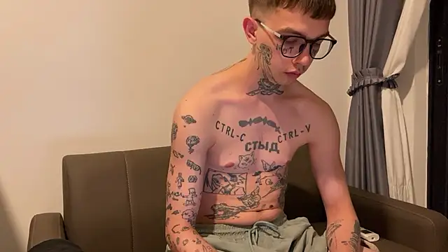 Snapshot of anahori__simon chatting on 03.06.26 anahori simon online show from 03.06.26