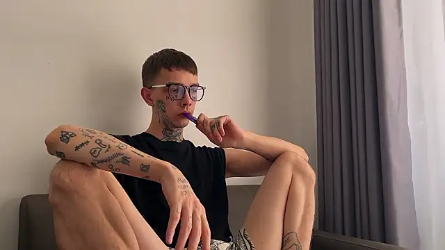 Snapshot of anahori__simon chatting on 03.16.26 anahori simon online show from 03.16.26