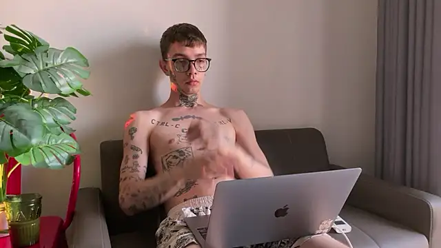 Snapshot of anahori__simon chatting on 04.01.26 anahori simon online show from 04.01.26