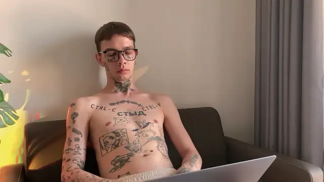 Snapshot of anahori__simon chatting on 04.05.26 anahori simon online show from 04.05.26