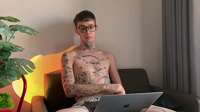 Snapshot of anahori__simon chatting on 04.05.26 anahori simon online show from 04.05.26