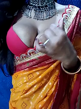 Snapshot of Savita_hotmom chatting on 02.08.26 Savita hotmom online show from 02.08.26