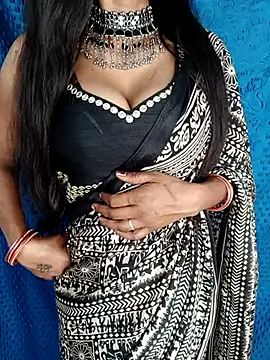 Snapshot of Savita_hotmom chatting on 02.15.26 Savita hotmom online show from 02.15.26