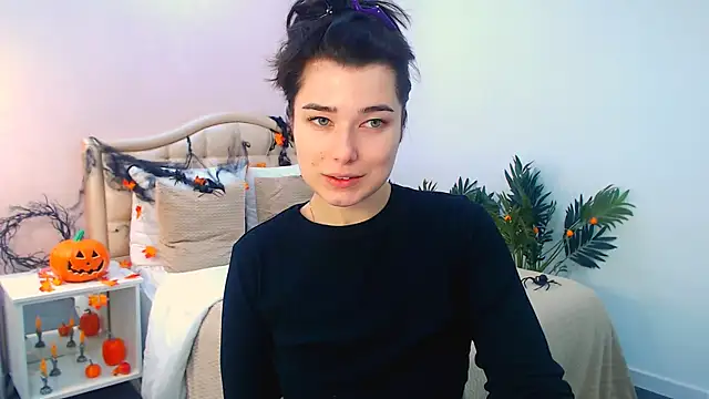 Snapshot of _Sun_Shy_ chatting on 11.12.25 Sun Shy online show from 11.12.25