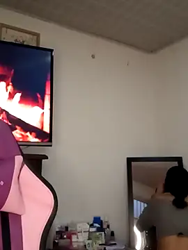 Snapshot of Lanna_hott_ chatting on 10.18.25 Lanna hott online show from 10.18.25