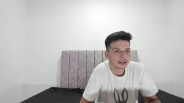 Snapshot of FerneyManti chatting on 02.02.25 FerneyManti online show from 02.02.25