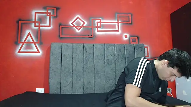 Snapshot of FerneyManti chatting on 10.26.25 FerneyManti online show from 10.26.25