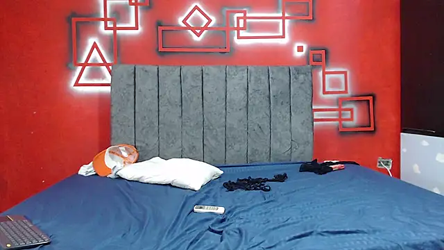 Snapshot of FerneyManti chatting on 11.15.25 FerneyManti online show from 11.15.25