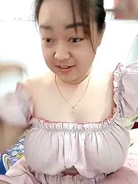 VyOanh2K online show from 03.18.25