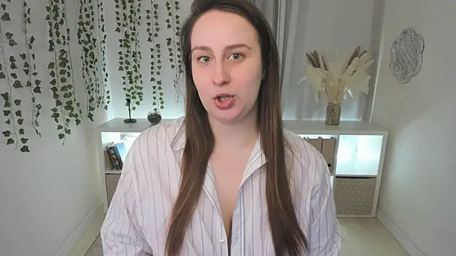 Snapshot of Lattea chatting on 02.04.25 Lattea online show from 02.04.25