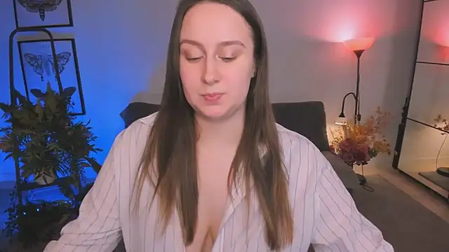 Snapshot of Lattea chatting on 11.13.25 Lattea online show from 11.13.25