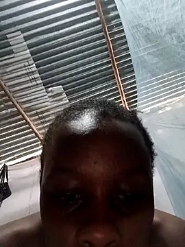 Snapshot of petitebaby001 chatting on 02.18.26 petitebaby001 online show from 02.18.26